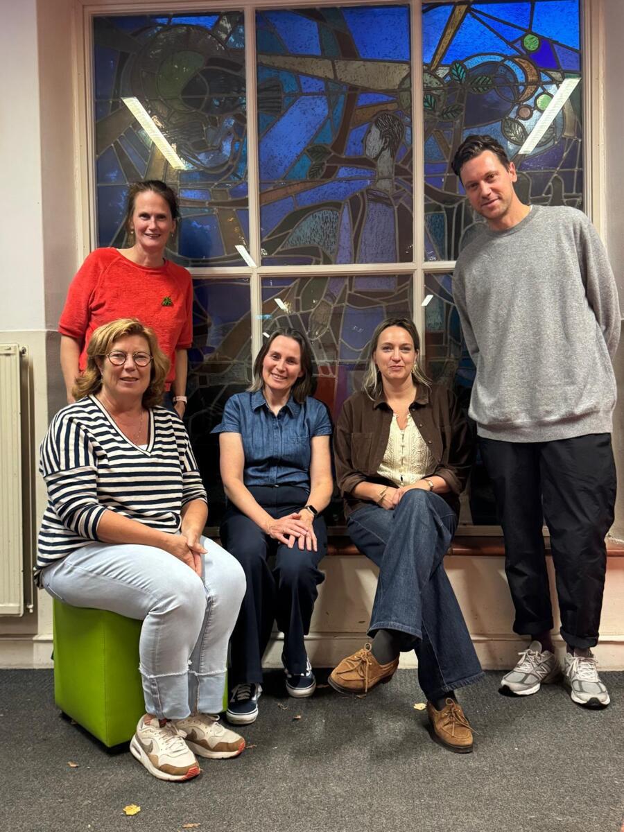 De leden van de MR van de KWS-koningin Wilhelminaschool Overveen.              